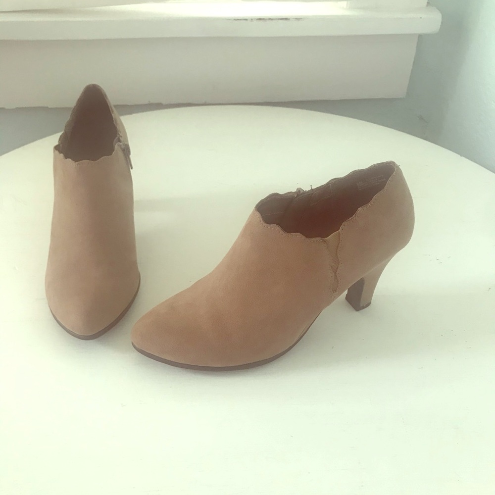 Size 8 Tan Heeled Booties